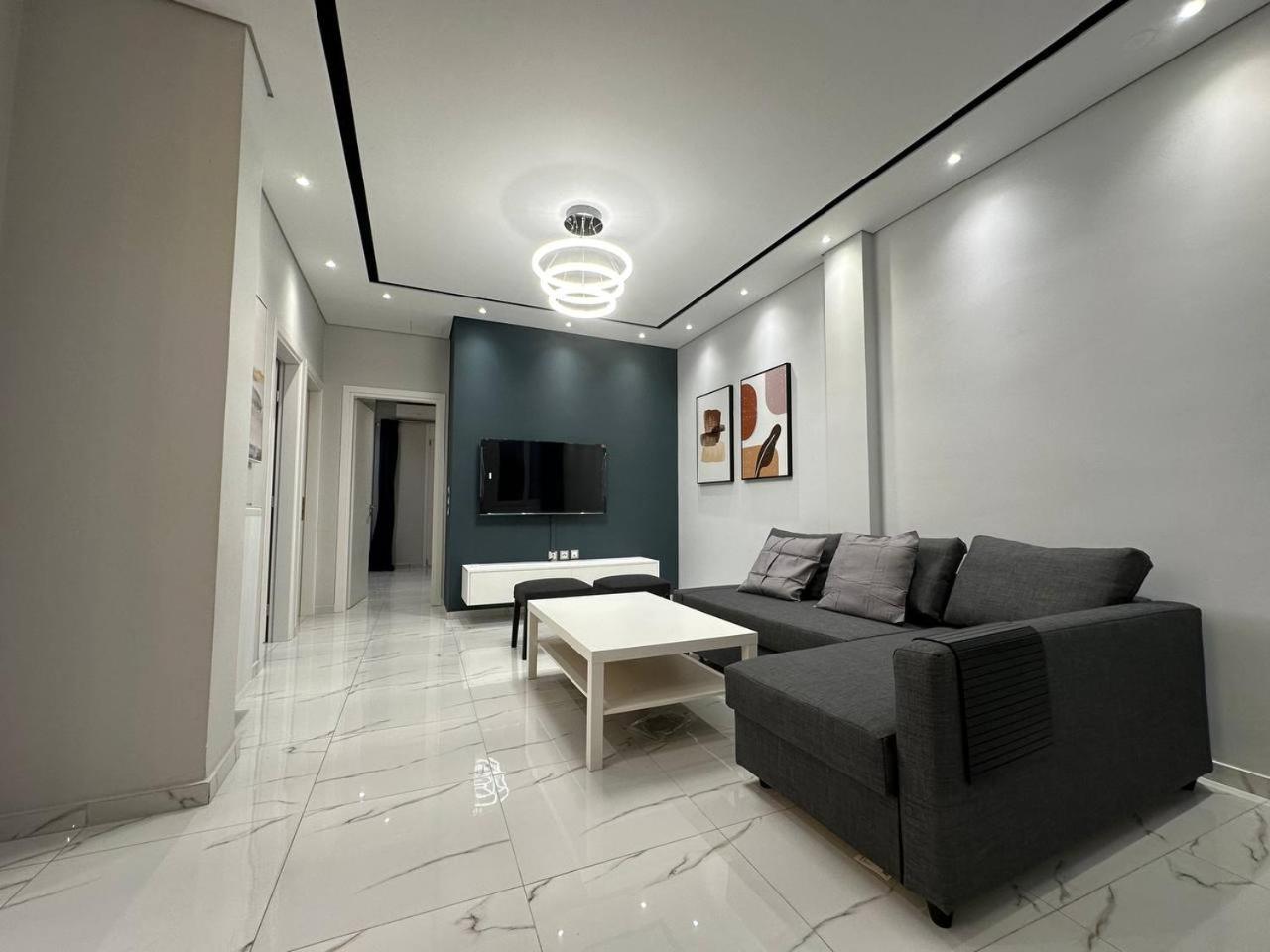Warm And Modern Brand New Apartment พีเรียส ภายนอก รูปภาพ