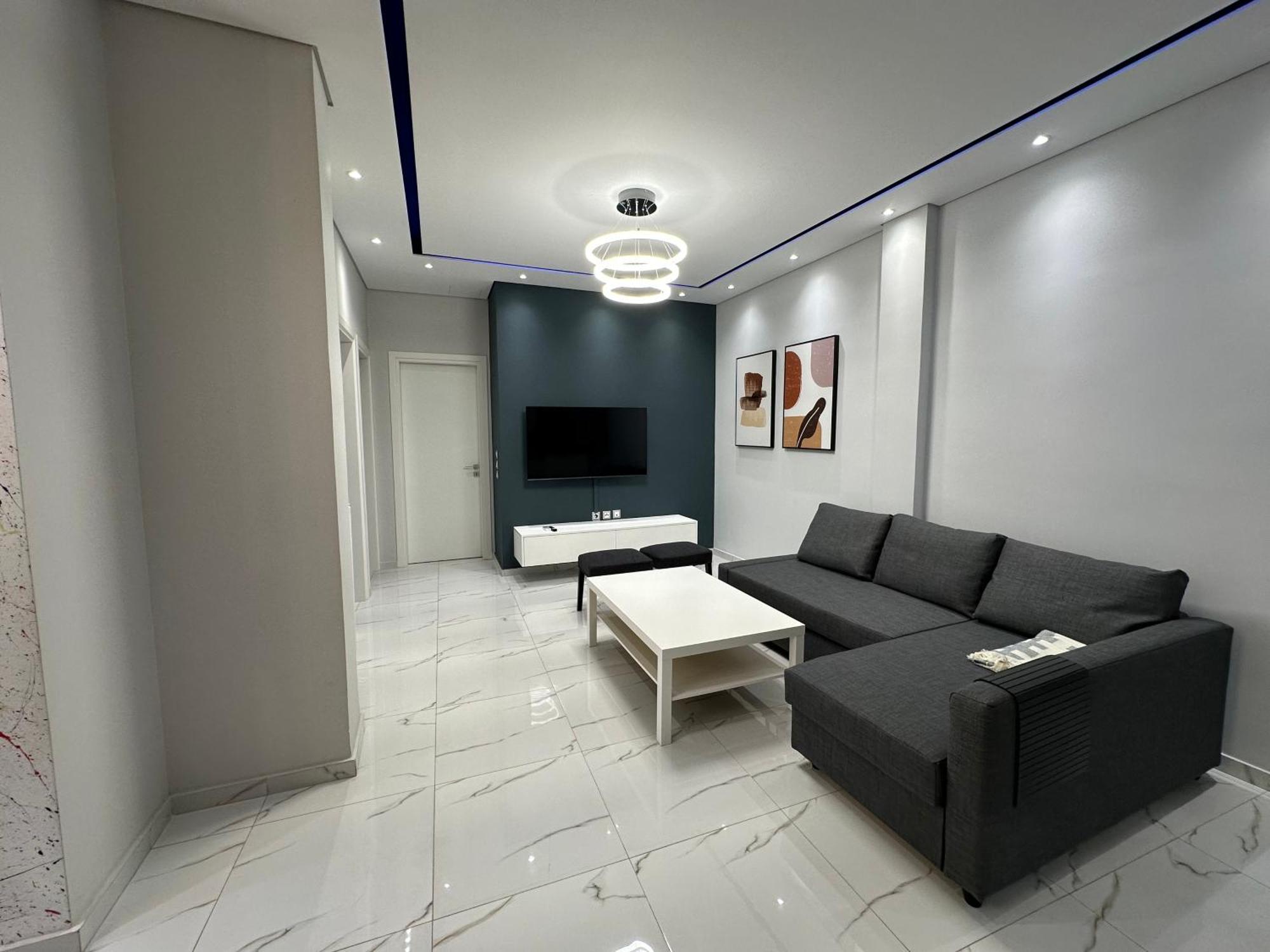 Warm And Modern Brand New Apartment พีเรียส ภายนอก รูปภาพ