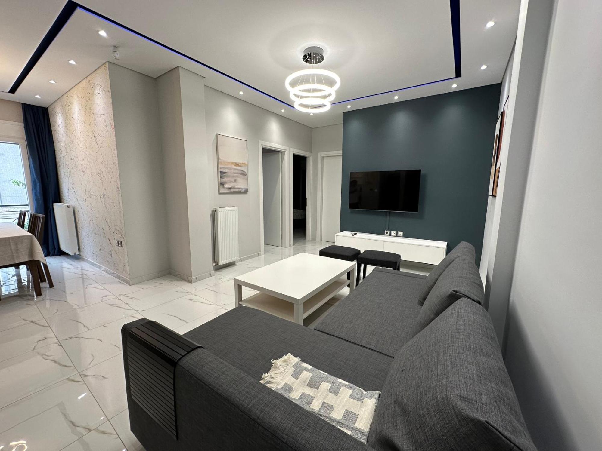 Warm And Modern Brand New Apartment พีเรียส ภายนอก รูปภาพ