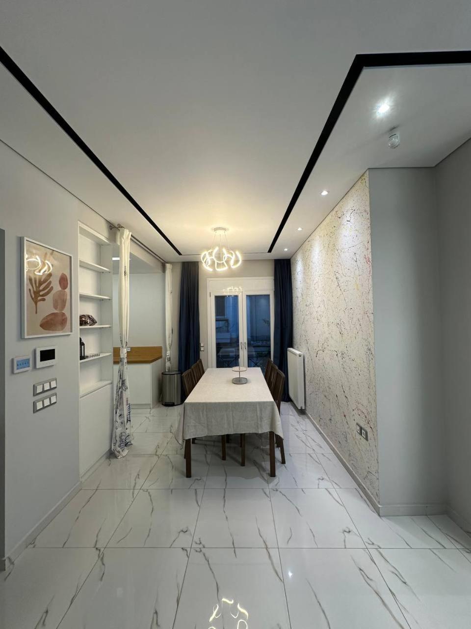 Warm And Modern Brand New Apartment พีเรียส ภายนอก รูปภาพ