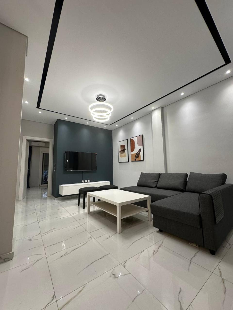 Warm And Modern Brand New Apartment พีเรียส ภายนอก รูปภาพ