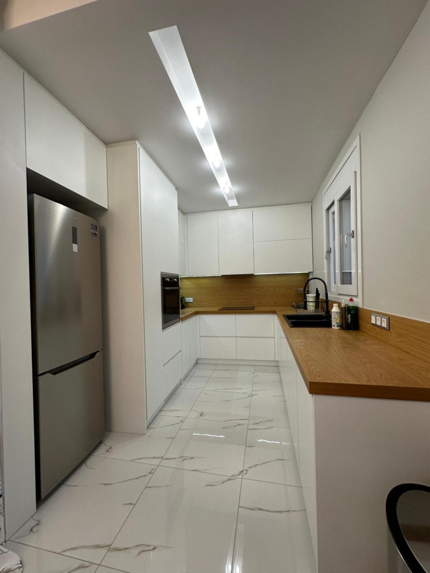 Warm And Modern Brand New Apartment พีเรียส ภายนอก รูปภาพ